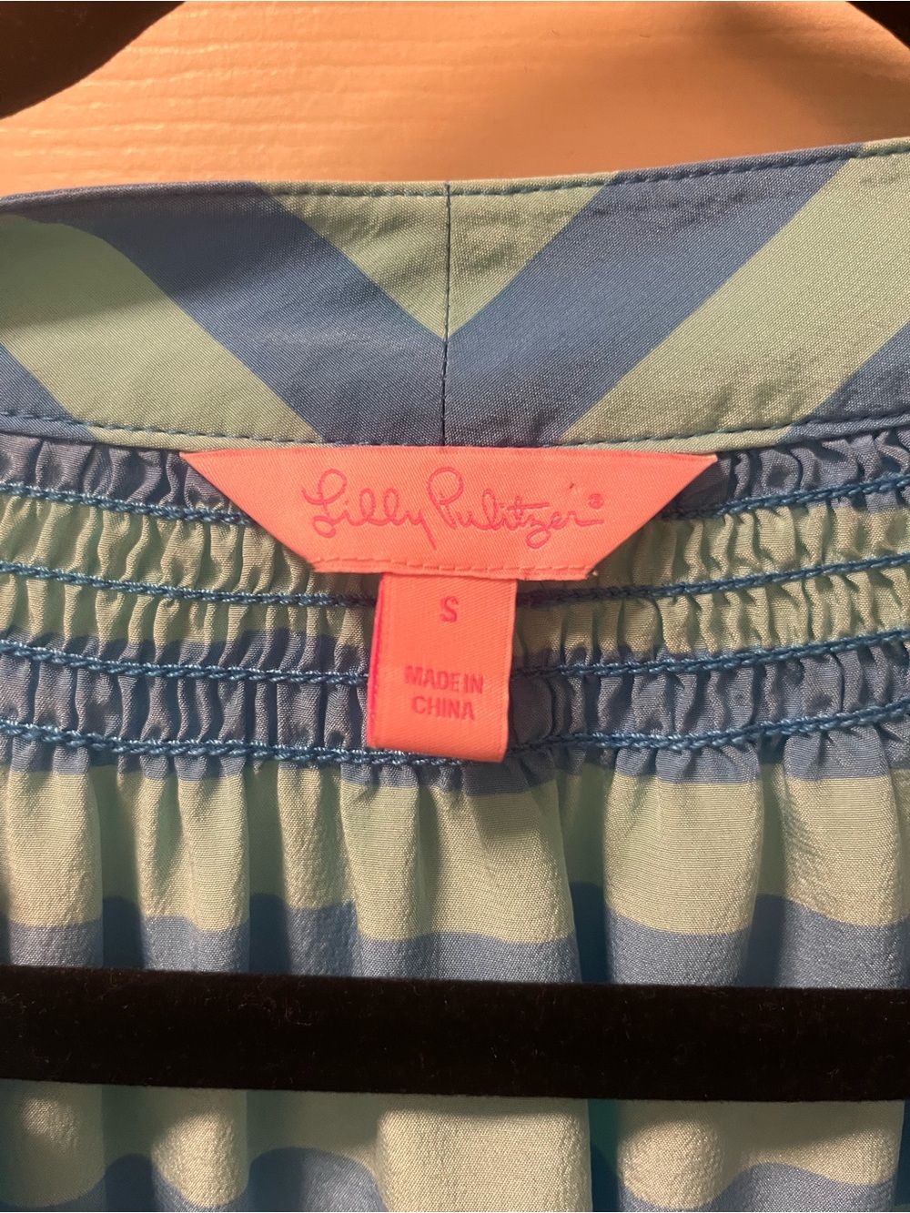 Lilly Pulitzer Small Aqua Striped Smocked Neck‎ Long Sleeved Top Silk Resortwear - Picture 3 of 8